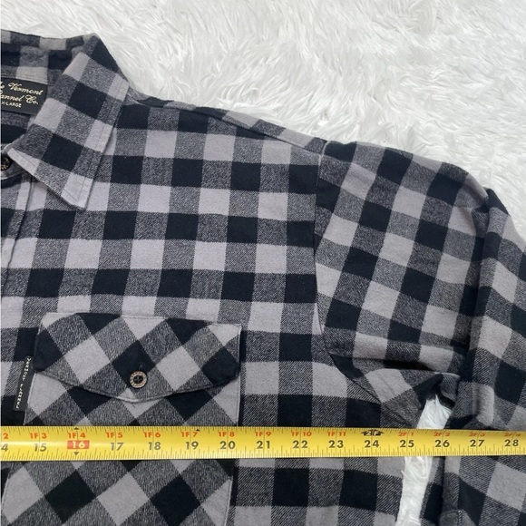 The Vermont Flannel Co. Men’s Size XL Black Gray Buffalo Plaid Button Down Shirt - Picture 9 of 9